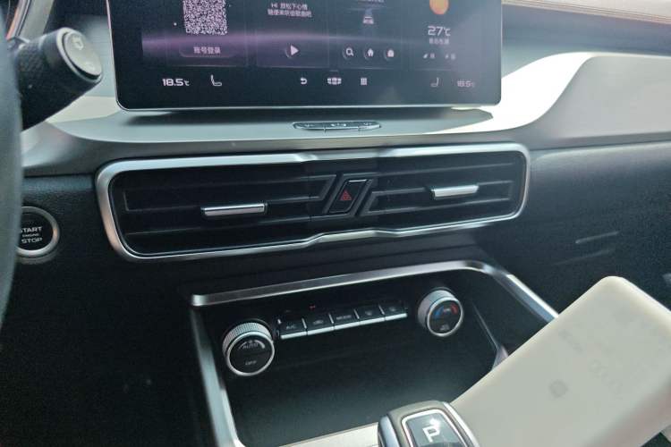 Used Geely Auto Coolray 2020 PRO 260T DCT Battle Audio And AC Panel