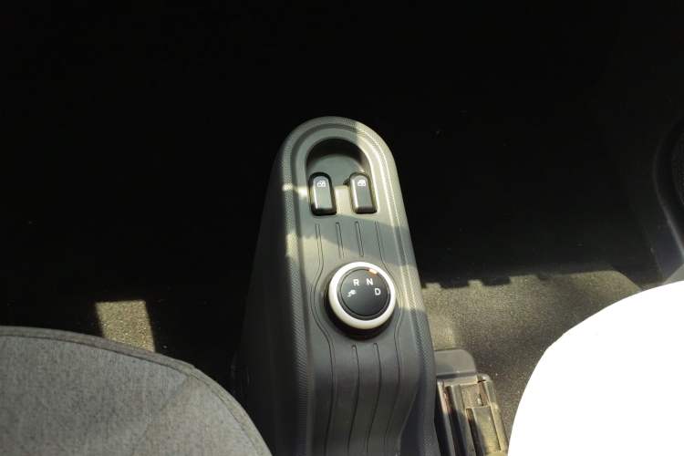 Used Wuling Hongguang MINIEV 2021 Macaron Premium Model – Lithium Iron Phosphate Gear Lever