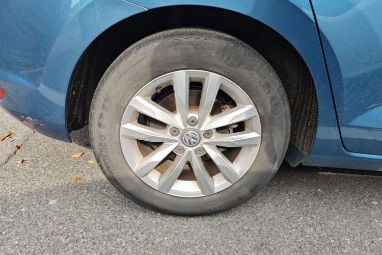 Used Volkswagen Touran 2016 Volkswagen Touran L 280TSI DSG Comfort Edition Right Rear Wheel Hub