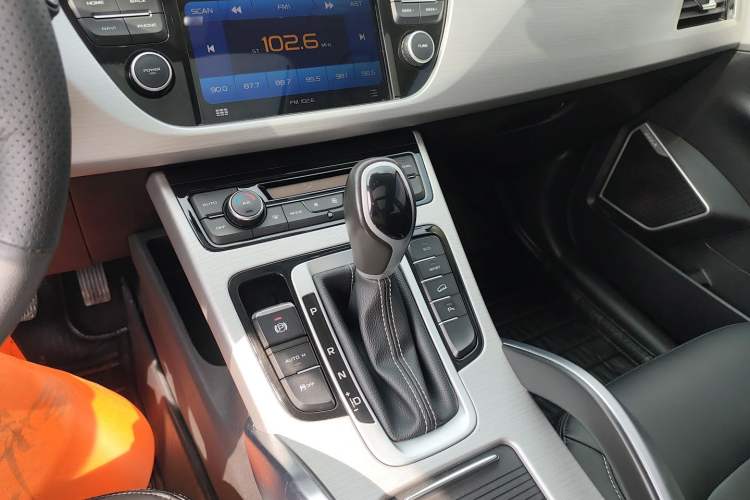 Used Geely Auto Emgrand X7 Sport 2016 1.8TD Automatic ZhiShang Model