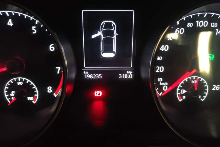 Used Volkswagen Golf 2014 1.4TSI Automatic Luxury Model Odometer Close Up