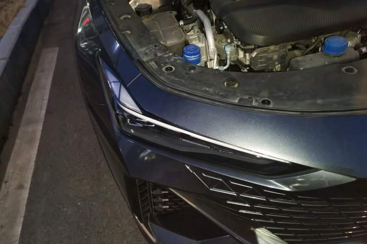 Used Changan UNI-V 2022 1.5T Prestige Version