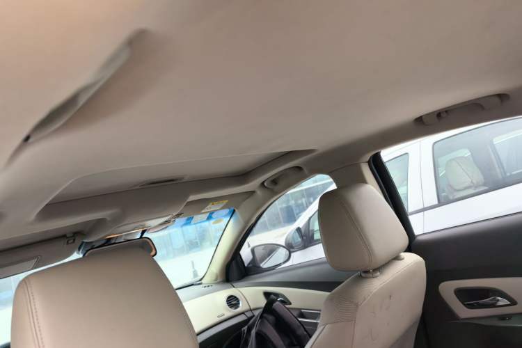 Used Chevrolet Cruze 2015 1.5L Classic SE MT Headliner