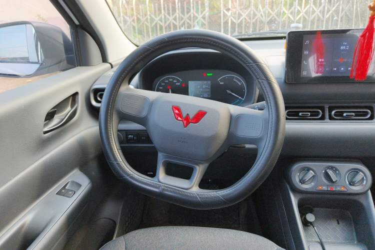 Used Wuling Hongguang New Energy 2024 All-Electric Model 300KM Standard Version Steering Wheel
