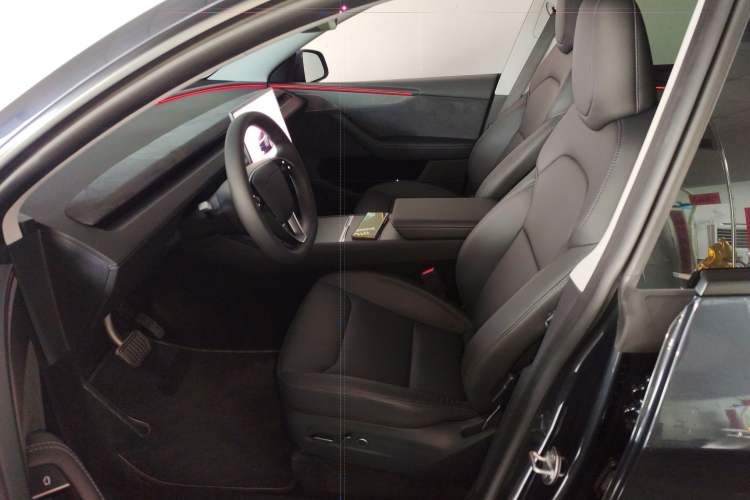 Used Tesla Model Y 2025 Long-Range All-Wheel Drive First Edition Left Front Seat