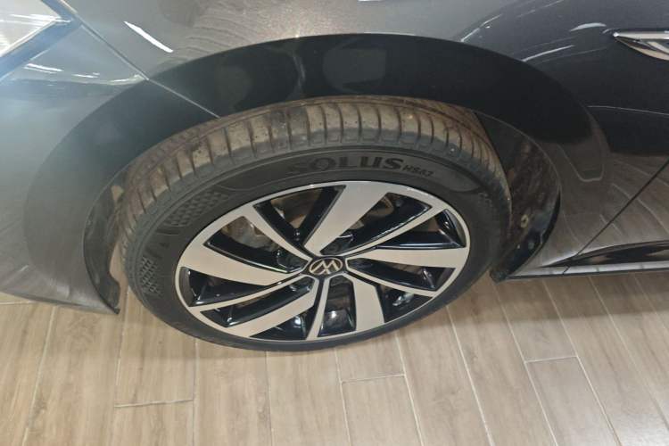 Used Volkswagen Sagitar 2023 300TSI DSG Excellence Edition Left Front Wheel Hub