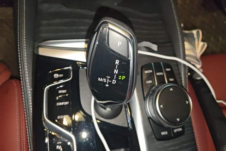 Used BMW 5 Series 2022 Second Facelift 530Li Luxury Version M Sport Package Gear Lever