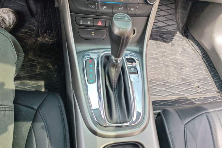 Used Chevrolet Malibu 2012 2.0L Automatic Luxury Edition Gear Lever