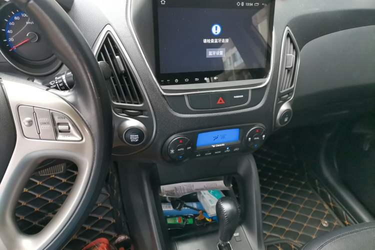 Used Hyundai ix35 2015 2.0L Automatic 2WD Smart Version China V Standard Audio And AC Panel