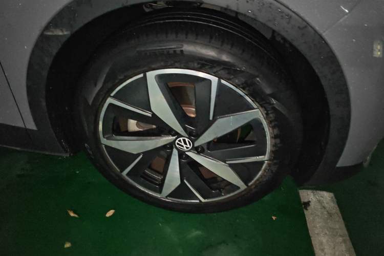Used Volkswagen ID.4 CROZZ 2021 Long-Range PRO Two-Wheel Drive Version Right Front Wheel Hub