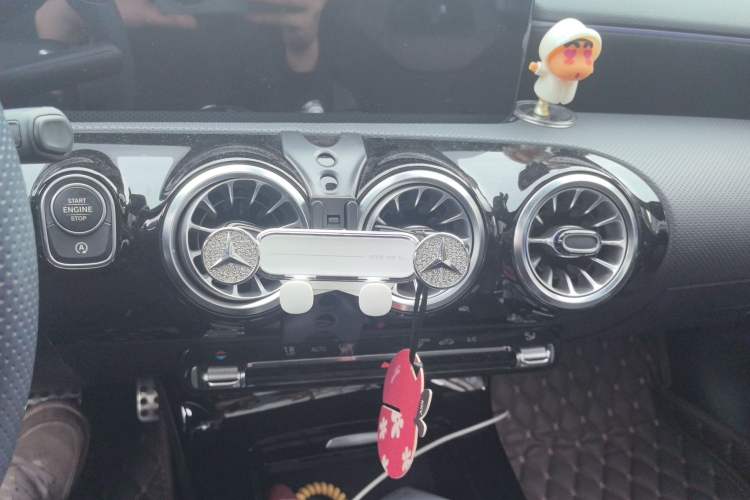 Used Mercedes-Benz CLA 2022-Year Updated CLA 200 Audio And AC Panel