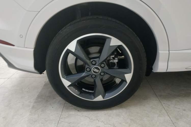 Used Audi Q3 2023 35 TFSI Fashion Dynamic Model (1.4T)
