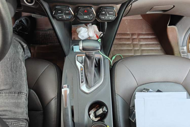 Used GAC Trumpchi GS4 2015 200T G-DCT Luxury Edition Gear Lever