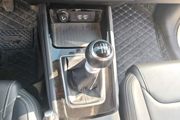 Used BYD Song 2021 Classic Edition 1.5T Manual Luxury Model Gear Lever