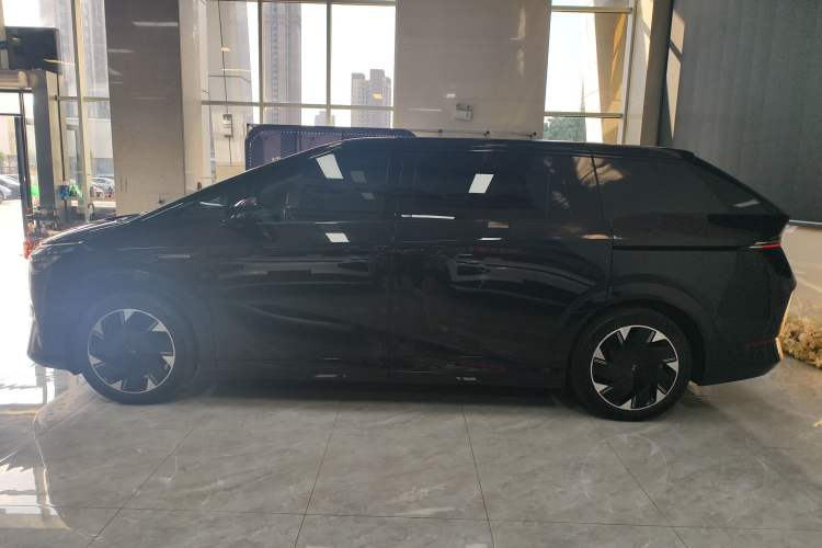 Used XPeng X9 2024 640 All-Wheel Drive High-Performance Max
