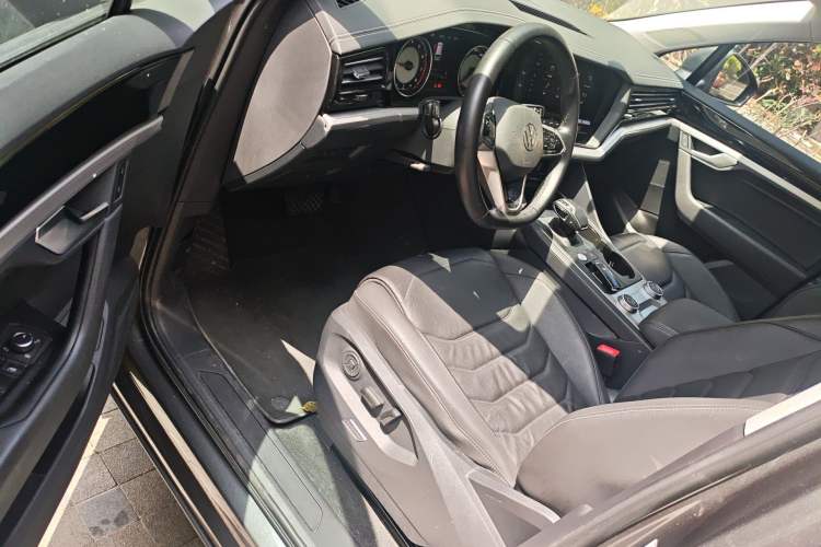 Used Volkswagen Touareg 2021 2.0 TSI Flagship Special Edition Driver Seat