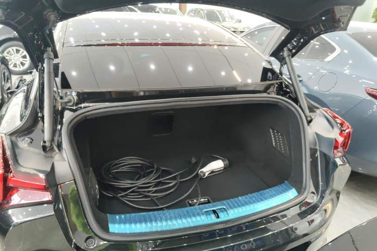 Used NETA S 2022 All-Electric 715 km Range Rear-Drive Deluxe Version Trunk