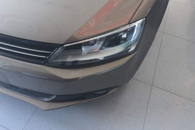 Used Volkswagen Sagitar 2014 Revised Version 1.4TSI Automatic Luxury Edition
