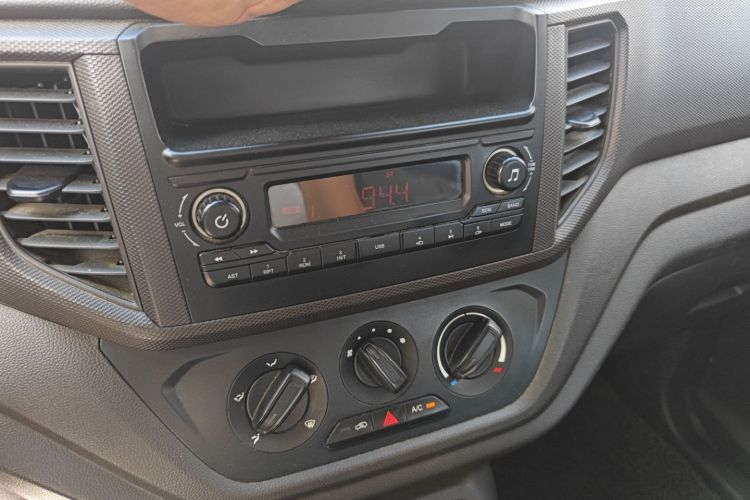 Used Wuling Hongguang V 2019 1.5L Enjoyment Version China VI LAR Audio And AC Panel