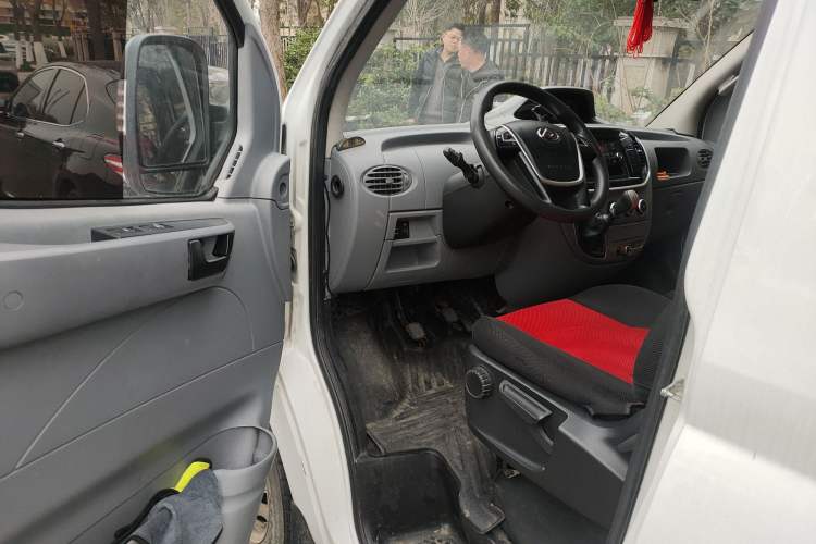 Used SAIC MAXUS Xintu V80 2019 2.5T Classic Edition 6-Speed Manual – Aoyuntong Short Wheelbase Mid-Height Design 5/6 Seats