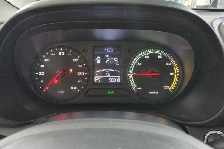 Used Roewe Clever 2021 302 km New Four-Seater Super-Efficient Version
