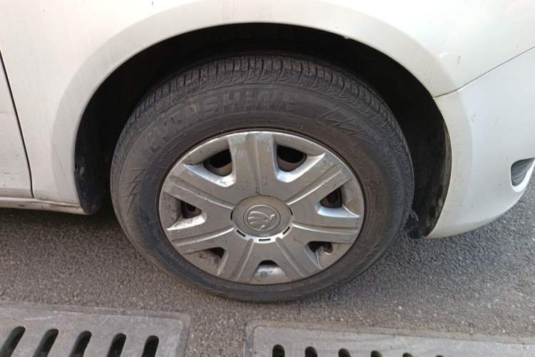 Used Skoda Fabia 2014 1.4L Automatic Crystal Edition Right Front Wheel Hub