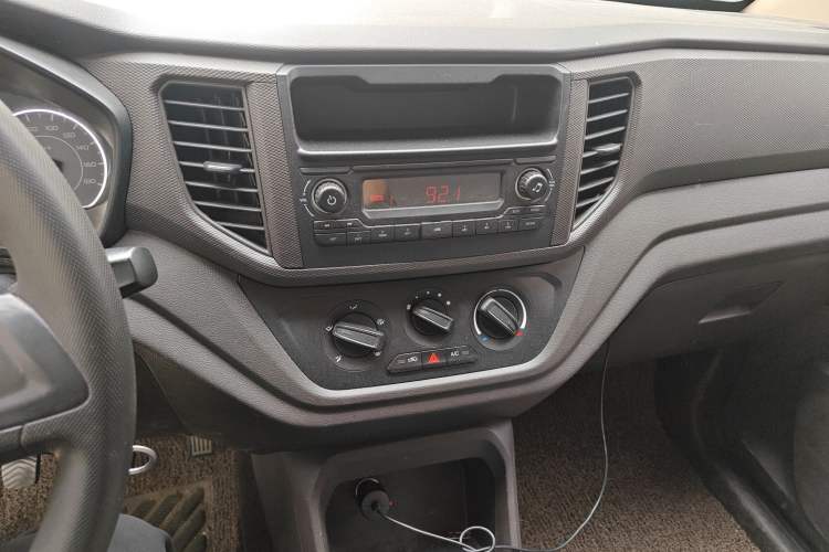 Used Wuling Hongguang V 2022 1.5L Jingqu Edition Enclosed-Window Vehicle with Electric Power Steering LAR