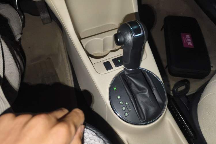 Used Skoda Fabia 2012 1.4L Automatic Crystal Edition Gear Lever