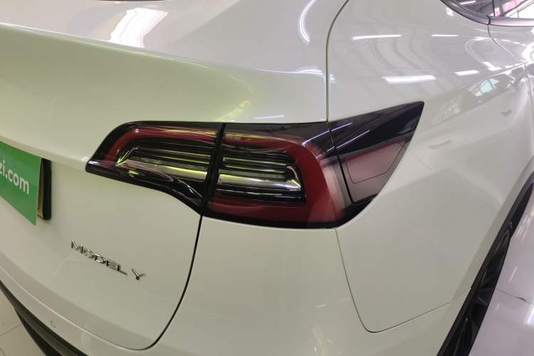 Used Tesla Model Y 2021 Long-Range All-Wheel-Drive Version
