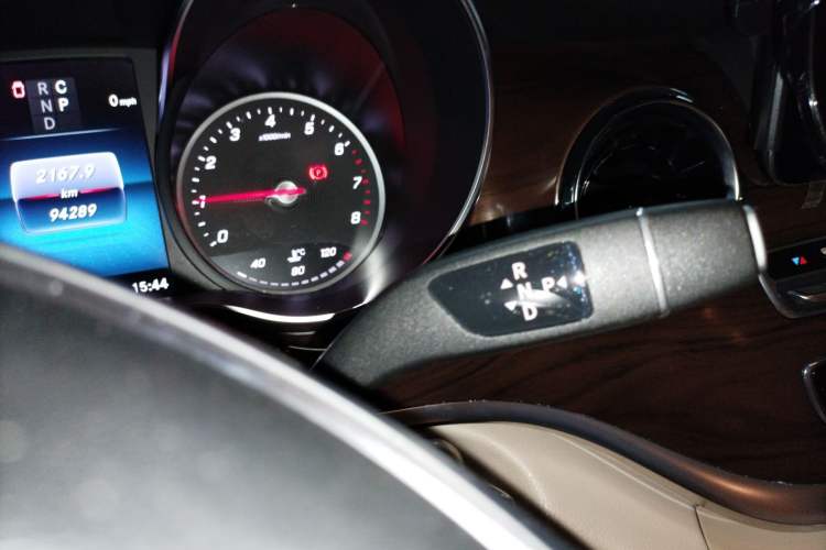 Used Mercedes-Benz V-Class 2021 V 260 Avantgarde Edition Gear Lever