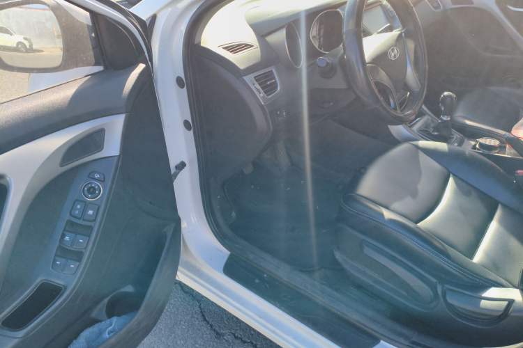 Used Hyundai Elantra (5th Generation / Langdong) 2015 1.6L Manual Leading Model
