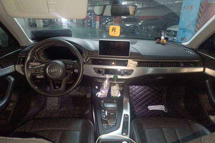 Used Audi A4L 2018 30th Anniversary Edition 40 TFSI Fashion Model
