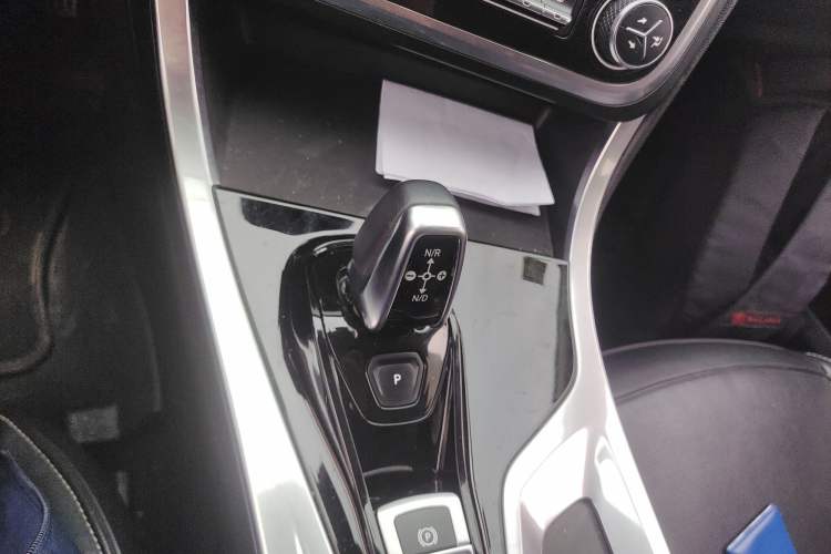 Used Lynk & Co 01 2017 2.0T Two-Wheel Drive Pro Edition Gear Lever