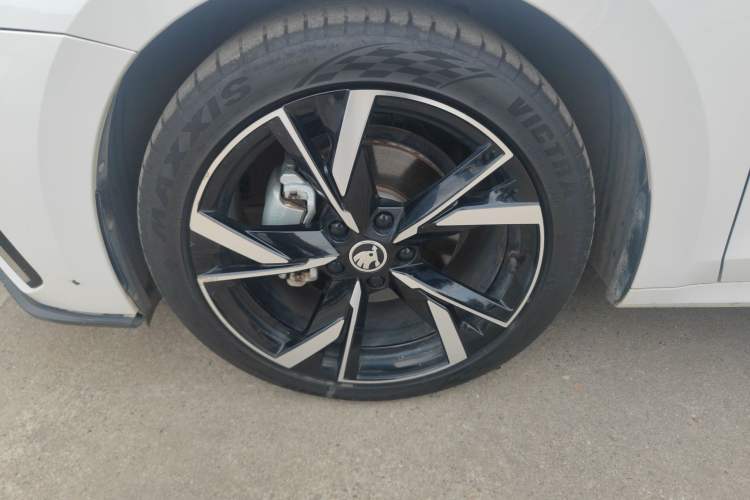 Used Skoda Octavia 2021 PRO TSI280 DSG Luxury Edition Left Front Wheel Hub