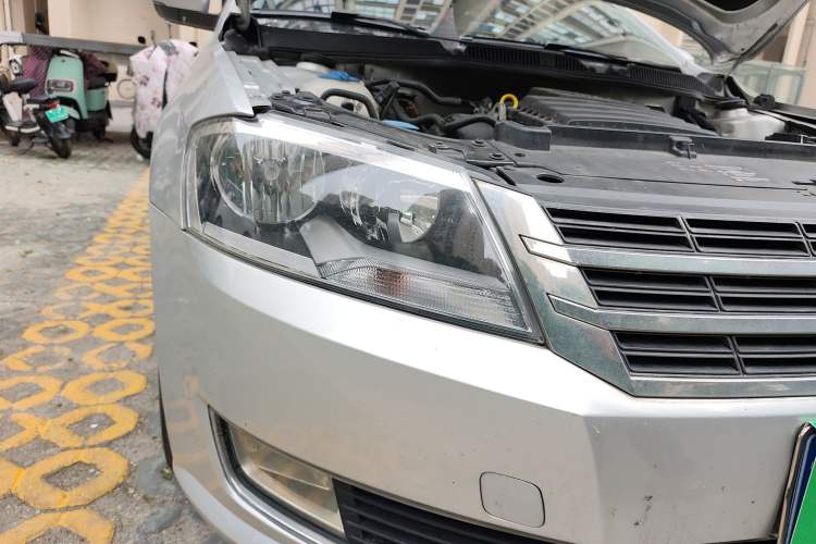 Used Volkswagen Lavida 2013 1.6L Automatic Comfort Edition Right Front Headlight