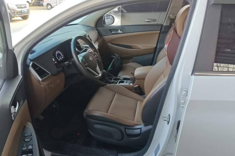 Used Hyundai Tucson 2015 1.6T Dual-Clutch Two-Wheel-Drive Smart Model Left Front Seat