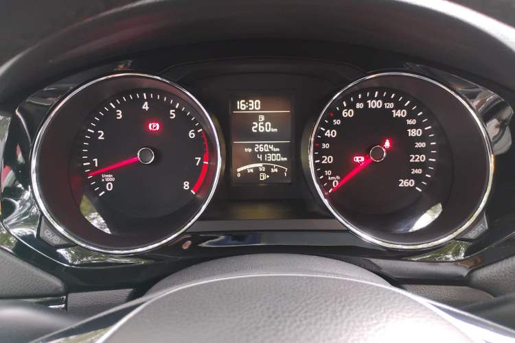 Used Volkswagen Sagitar 2015 1.6L Manual Comfort Model Instrument Cluster