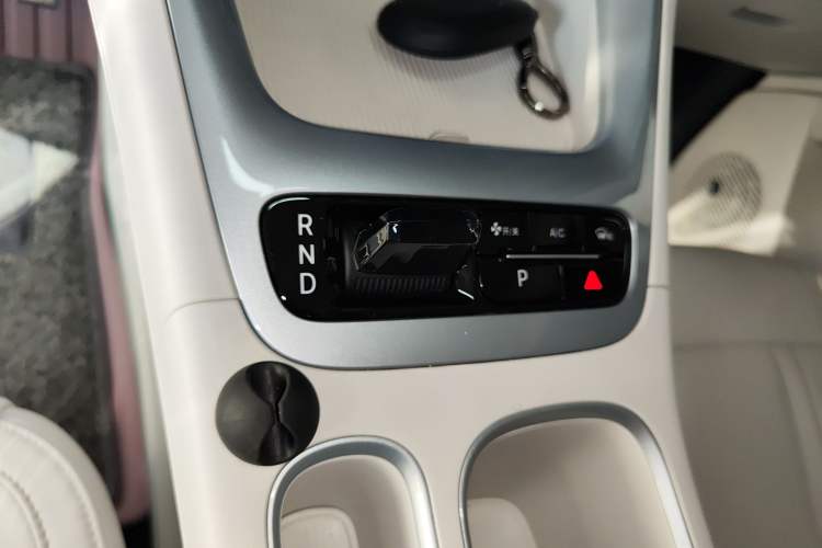 Used Geely Galaxy Geome 2025 UP 410km Exploration Edition Gear Lever