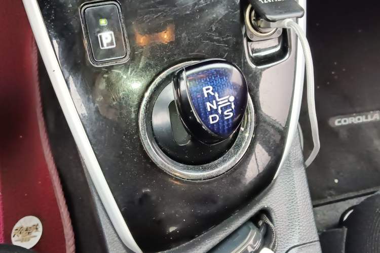 Used Toyota Levin 2017 Revised Dual-Engine 1.8H GS E-CVT Elite Sunroof Version China V Standard Gear Lever