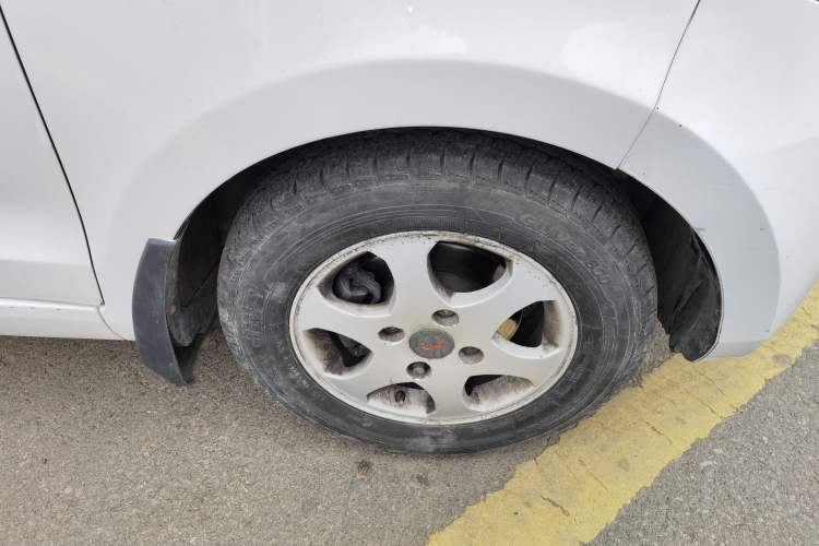 Used Wuling Hongguang 2014 1.5L Base Version Right Front Wheel Hub