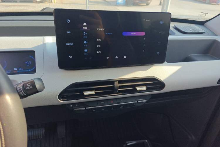 Used Geely Galaxy Panda 2024 Panda Mini 200km Endurance Bear
