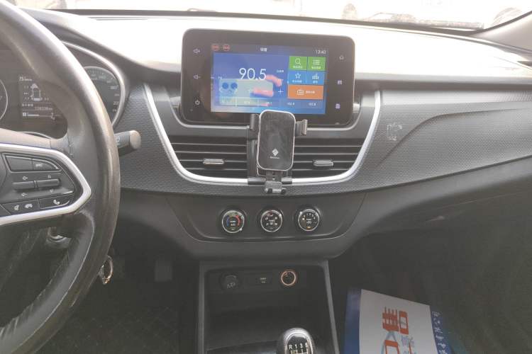 Used Baojun 730 2021 1.5L Manual Fashion Version 7 Seats Audio And AC Panel