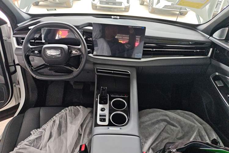 Used Geely Auto Emgrand X7 Sport 2026 Model 1.5TD Aspirational Center Console