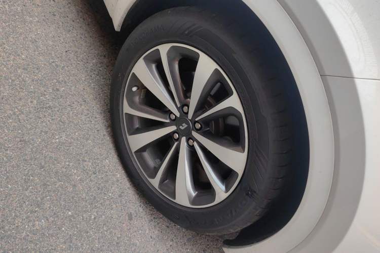 Used Li Auto ONE 2021 Extended-Range 6-Seater Version Right Front Wheel Hub