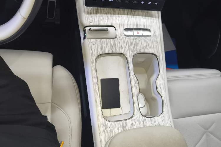 Used Nio ES7 2022 75 kWh Gear Lever