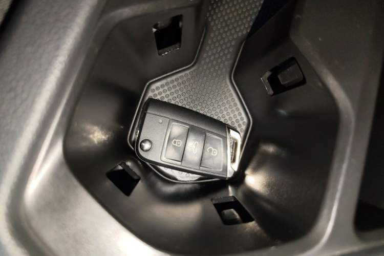 Used Volkswagen Tiguan L 2019 380TSI Automatic All-Wheel Drive Luxury Edition with 7 Seats China VI Standard
