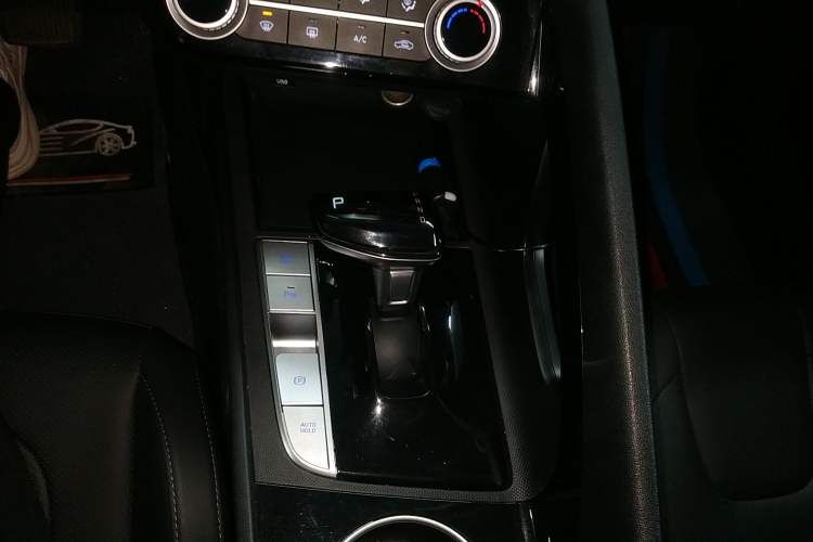 Used Hyundai Elantra 2021 1.5L CVT GLX Elite Edition Gear Lever