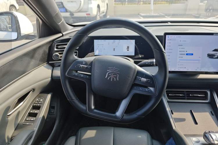 Used BYD Qin L 2025 DM-i Smart Drive 80KM Leading Model
