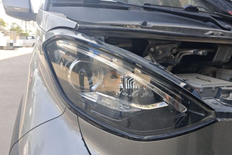 Used Baojun E100 2020 305KM Smart Drive Version Right Front Headlight