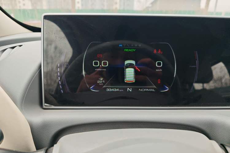 Used ORA White Cat 2022 Xiaoyue Mao Edition 360 km Luxury Model Lithium NMC
